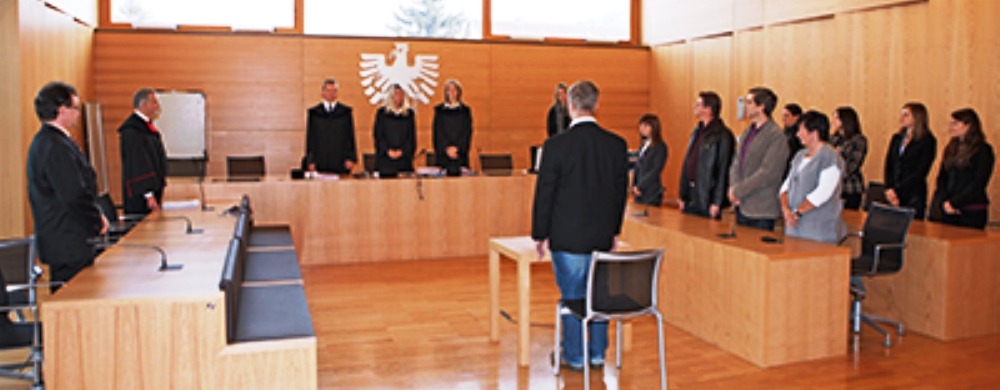 Rechtsanwältin Nina Ollinger präsentiert neue Serie “Skurrilitäten aus dem Leben einer Rechtsanwältin”